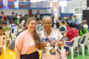 Leia mais sobre o artigo Famílias recebem cartão de benefícios em meio a mutirão de serviços