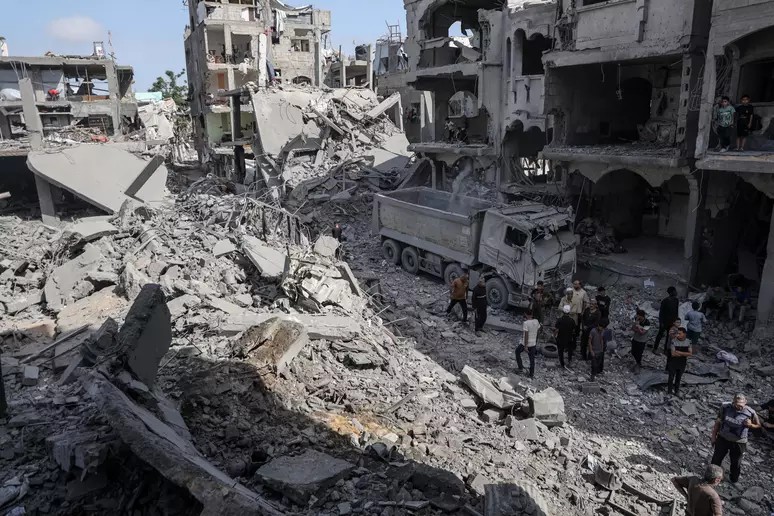 No momento, você está visualizando Forças israelenses bombardeiam subúrbios da Cidade de Gaza
