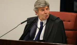Leia mais sobre o artigo Fux absolve Bolsonaro e condena Braga Netto e Cid pela trama golpista