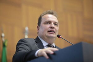 Leia mais sobre o artigo Max Russi aposta em solução de Mauro Mendes para Santa Casa