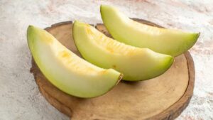 Leia mais sobre o artigo Melão se destaca como aliado da saúde e da hidratação; veja os benefícios