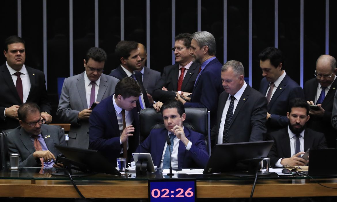 No momento, você está visualizando PEC da blindagem é aprovada por deputados e vai ao Senado