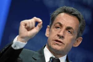 Leia mais sobre o artigo Sarkozy, ex-presidente da França, é sentenciado a cinco anos de prisão