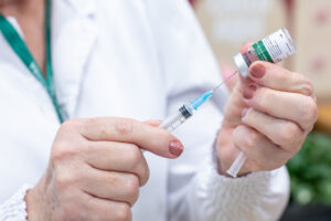 Leia mais sobre o artigo Cuiabá realiza Dia D de vacinação neste sábado com todas as unidades abertas