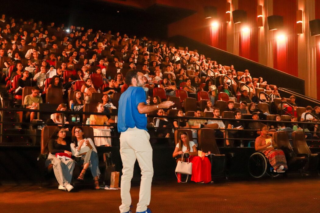 No momento, você está visualizando Enem 2025: TikTok leva aulões gratuitos a cinemas de todo o Brasil