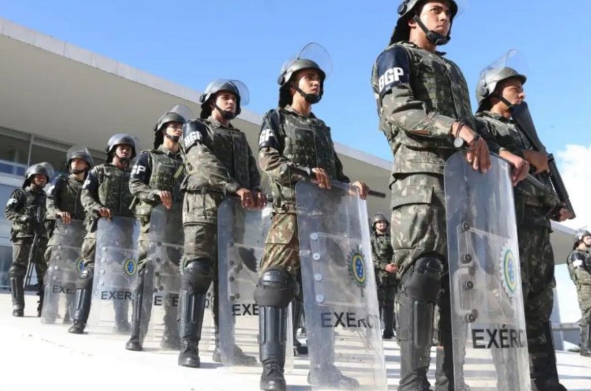 No momento, você está visualizando O Que É GLO? Entenda Quando as Forças Armadas Vão Às Ruas