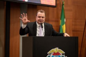 Leia mais sobre o artigo Max Russi cobra governo por atraso em emendas e ameaça recorrer à Justiça