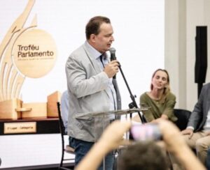 Leia mais sobre o artigo Max Russi lança 1º Prêmio ALMT de Jornalismo para valorizar a imprensa de MT