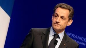 Leia mais sobre o artigo Ex-presidente Sarkozy começa a cumprir pena em Paris