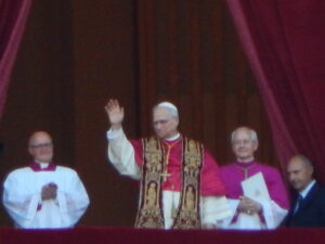 Leia mais sobre o artigo Papa Leão XIV assina no Vaticano novo documento sobre educação