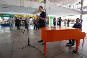 Leia mais sobre o artigo Projeto Piano Gente transforma o Aquário Municipal neste sábado