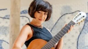 Leia mais sobre o artigo Zezé Polessa interpreta Nara Leão em espetáculo musical