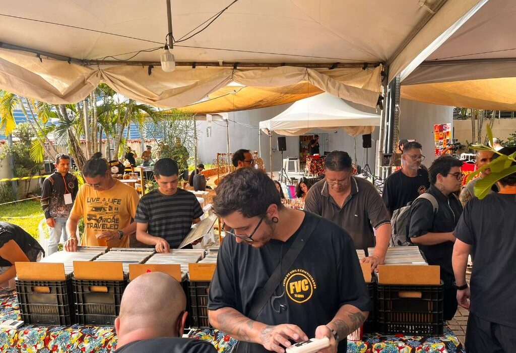 No momento, você está visualizando Feira de Vinil e Criatividades celebra 10 anos na Casa Cuiabana neste sábado
