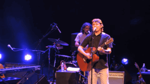 Leia mais sobre o artigo Lô Borges, cantor e compositor morre aos 73 anos