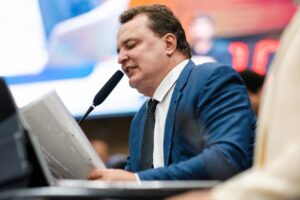 Leia mais sobre o artigo Max apresenta PL que trata da prevenção da otite crônica