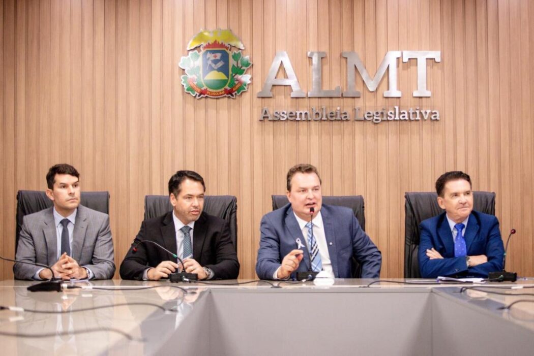 No momento, você está visualizando Max Russi não descarta reajuste salarial aos servidores do legislativo