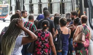 Leia mais sobre o artigo Número dos que procuram emprego há mais de 2 anos cai 17,8%, diz IBGE