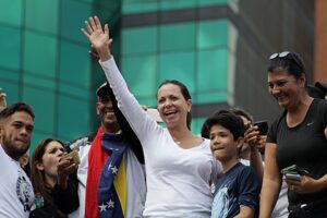 Leia mais sobre o artigo María Corina diz que voltará à Venezuela, com ou sem Maduro