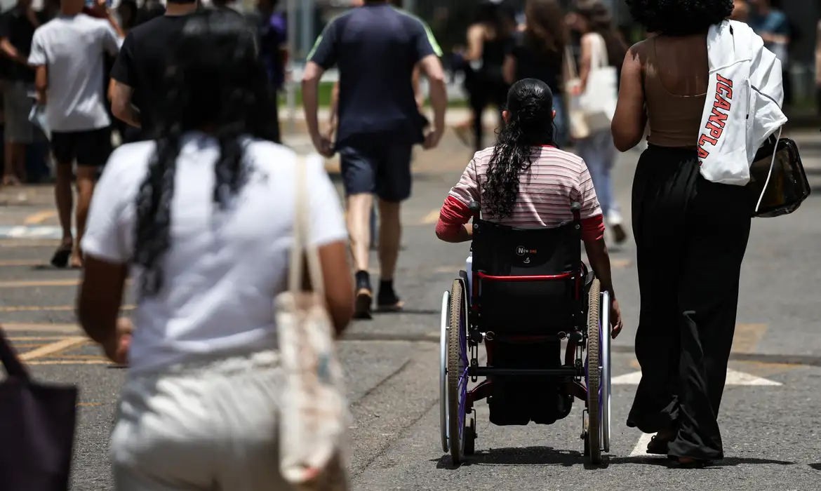 No momento, você está visualizando Reaplicação do Enem começa nesta terça-feira em todo o país