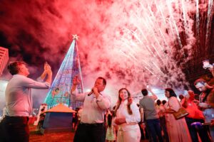 Leia mais sobre o artigo Rondonópolis ganha árvore de Natal gigante em led na Avenida Lions