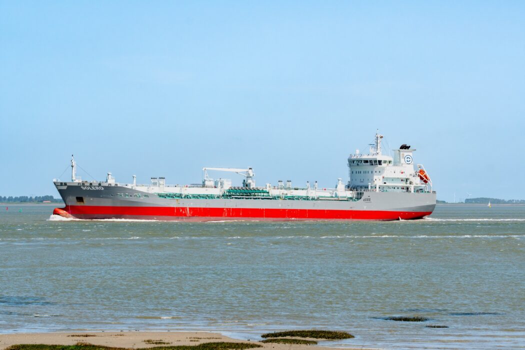 No momento, você está visualizando EUA iniciam apreensão de petroleiro da Rússia ligado à Venezuela