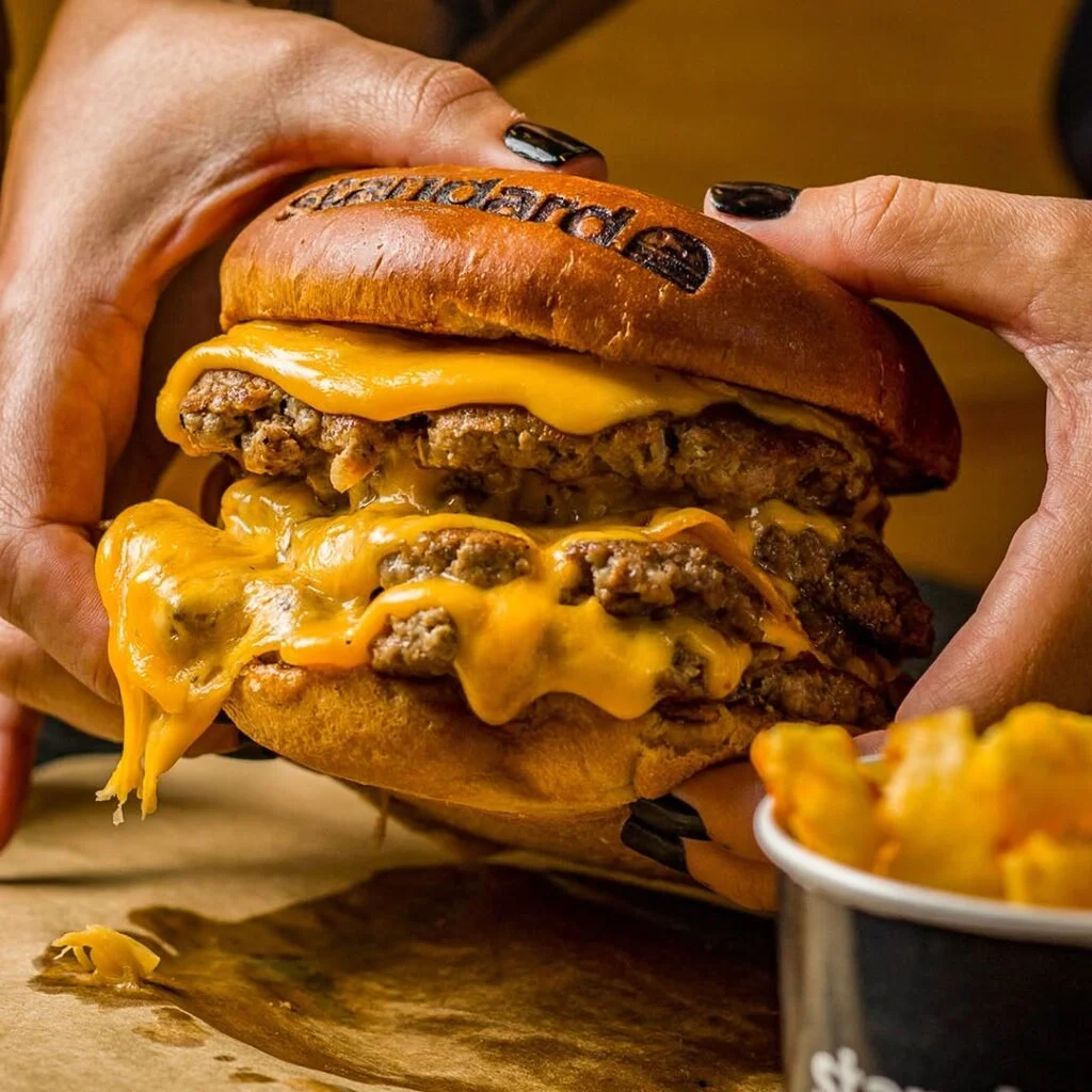 No momento, você está visualizando Hamburgueria Standar em Rondonópolis conquista clientes com modelo americano de burger