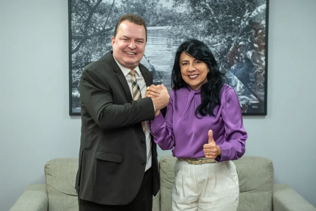 No momento, você está visualizando Prefeita de Cáceres se junta a Max Russi no Podemos