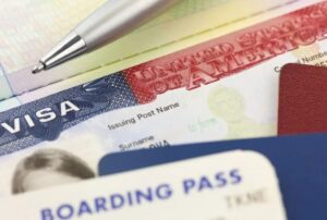 Leia mais sobre o artigo EUA passam a suspender vistos de imigração para brasileiros nesta quarta-feira (21)