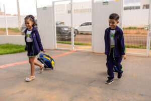 Leia mais sobre o artigo Alunos da rede de ensino de Rondonópolis recebem kits escolares completos