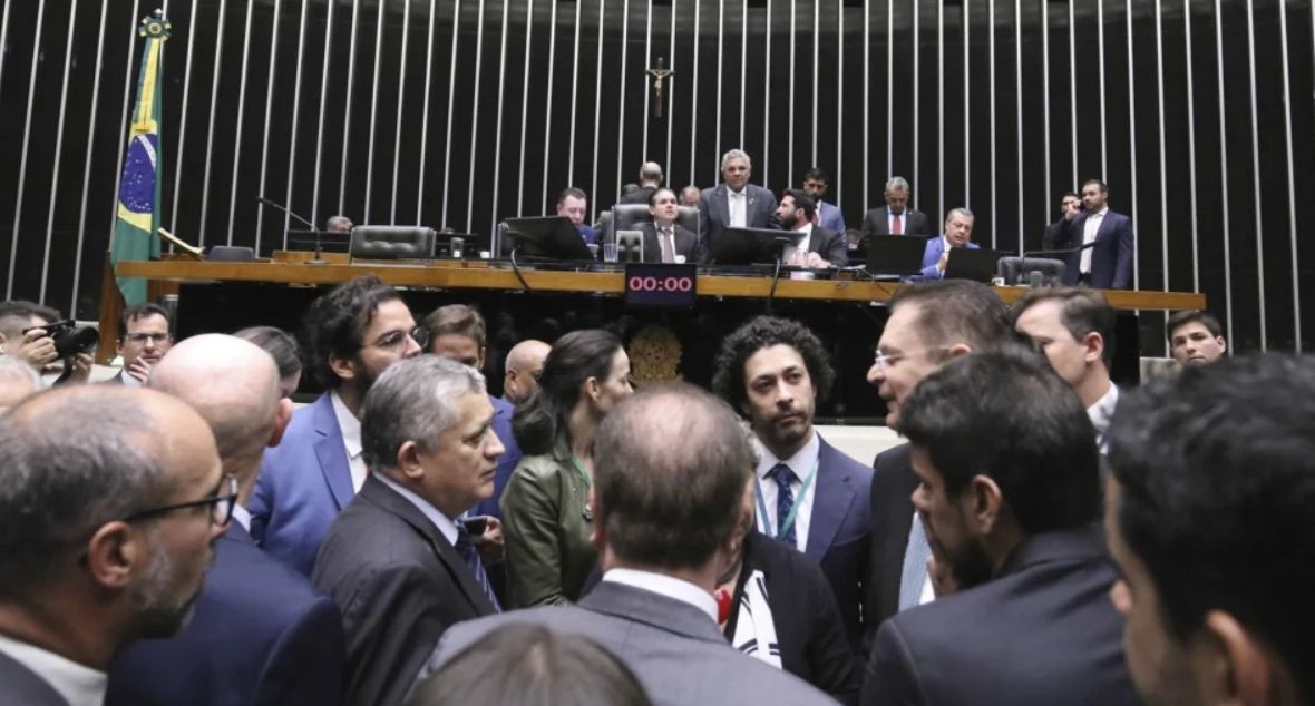 No momento, você está visualizando Hugo Motta destrava PEC do fim da escala 6×1