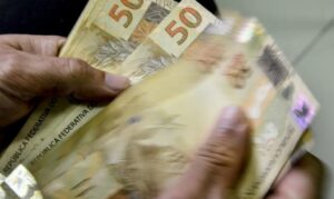 Leia mais sobre o artigo Mercado reduz previsão da inflação para 3,99% este ano