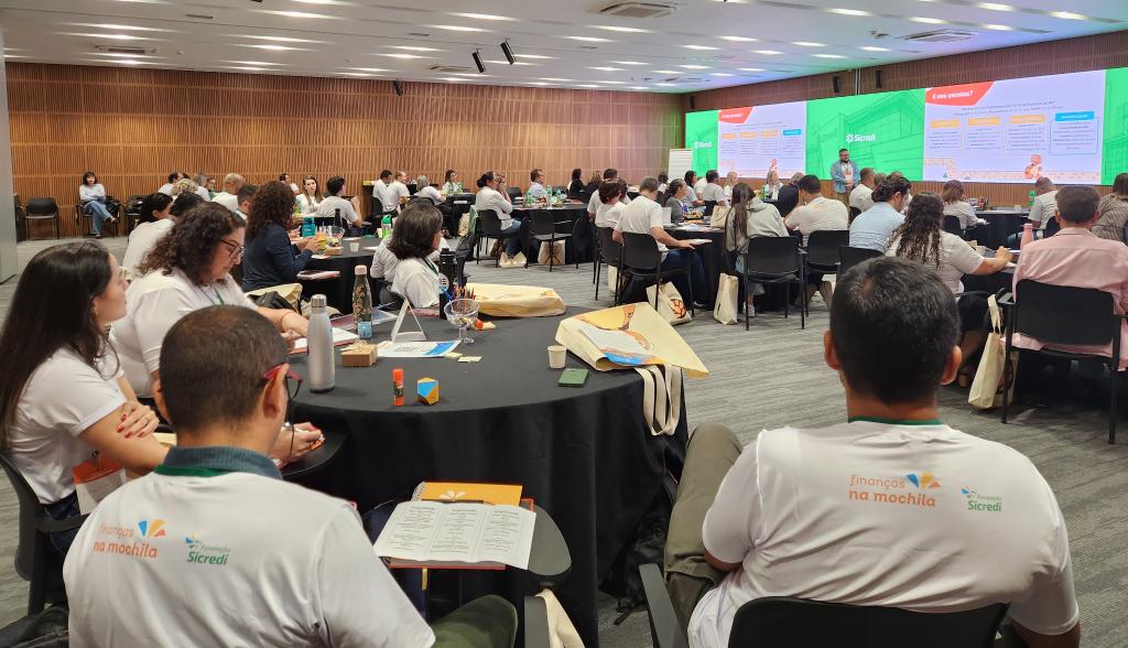 No momento, você está visualizando Seduc e Sicredi realizam Formação Presencial Finanças na Mochila