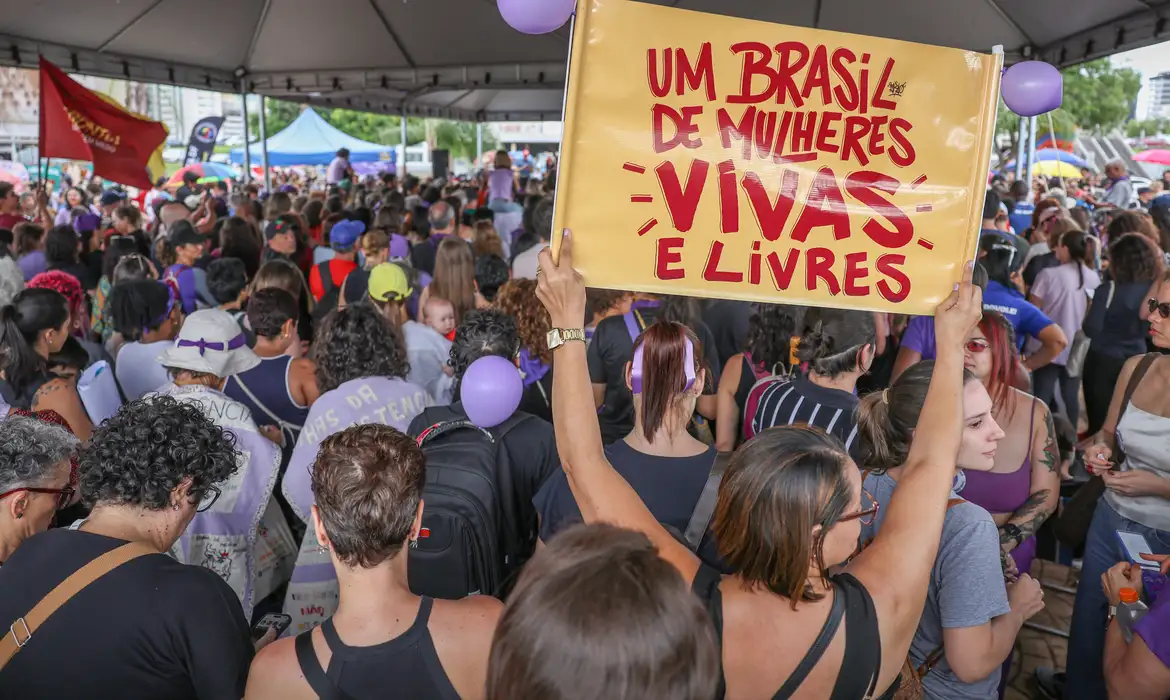 No momento, você está visualizando Dia da Mulher: Autonomia financeira é prioridade para mulheres, aponta pesquisa