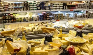 Leia mais sobre o artigo Crédito e emprego explicam vendas no comércio em patamar recorde