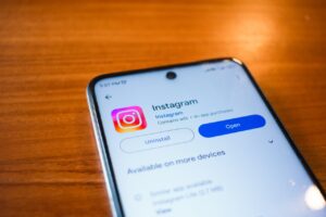 Leia mais sobre o artigo Instagram testa links clicáveis em legendas de posts no feed