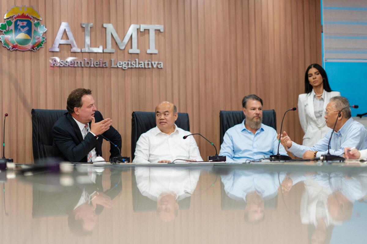 No momento, você está visualizando Max Russi recebe delegação da Shandong Gold Mining na ALMT