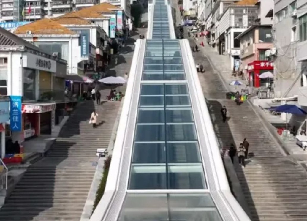 No momento, você está visualizando Escada rolante gigante é inaugurada em região montanhosa da China