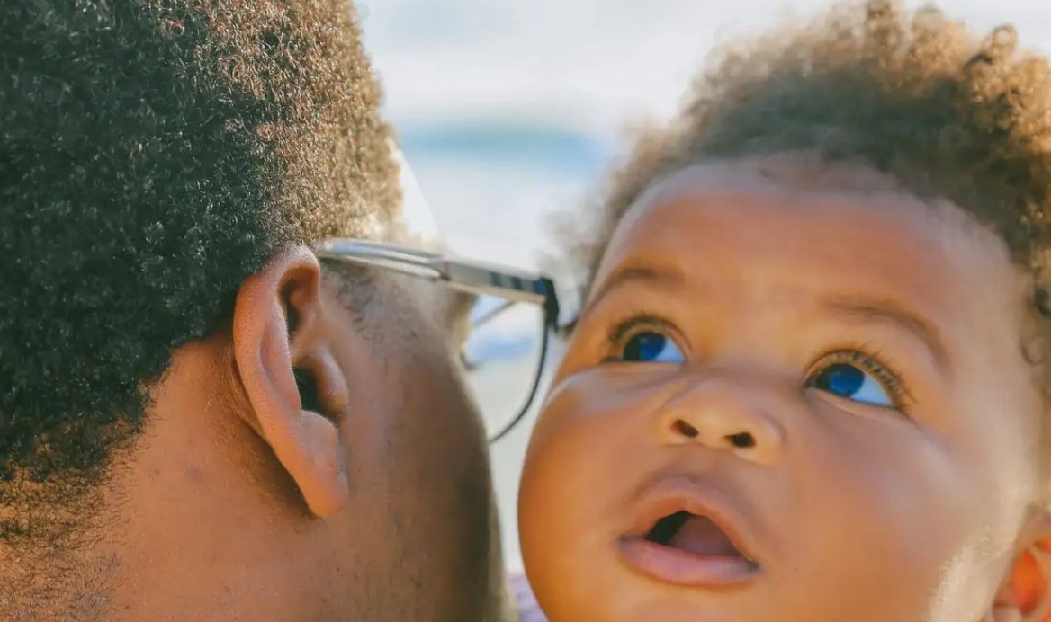 No momento, você está visualizando Saiba o que muda com a nova licença-paternidade no Brasil