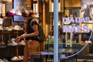 Leia mais sobre o artigo DIA DAS MÃES: Seis dicas para economizar e acertar no presente