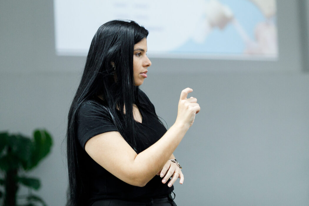 No momento, você está visualizando Ensino bilíngue abre caminhos para crianças surdas em Cuiabá