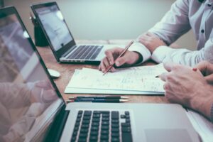 Leia mais sobre o artigo Educação financeira ganha força no Brasil e muda forma de investir