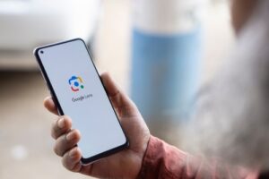Leia mais sobre o artigo Google Fotos pode virar seu guarda-roupa digital e provador virtual; entenda