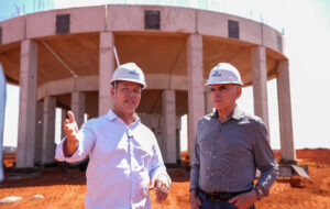 Leia mais sobre o artigo Prefeito de Rondonópolis recebe fundador da Inpasa e visita canteiro de obras