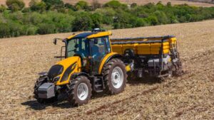 Leia mais sobre o artigo Tratores com tecnologia finlandesa reforçam modernização do agronegócio brasileiro