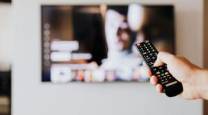 Leia mais sobre o artigo Brasil ganha 1,1 mil canais de TV digital grátis para driblar preço da Netflix