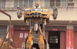 Leia mais sobre o artigo China apresenta robô gigante pilotável estilo Transformers