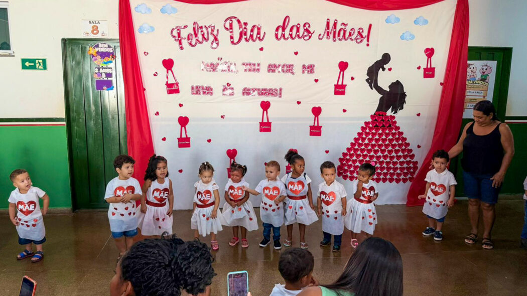 No momento, você está visualizando Escolas de Várzea Grande celebram Dia das Mães com homenagens e emoção