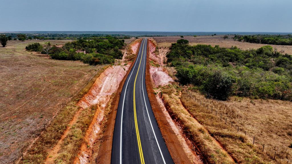 No momento, você está visualizando Governo asfalta rodovias em todas as regiões de Mato Grosso