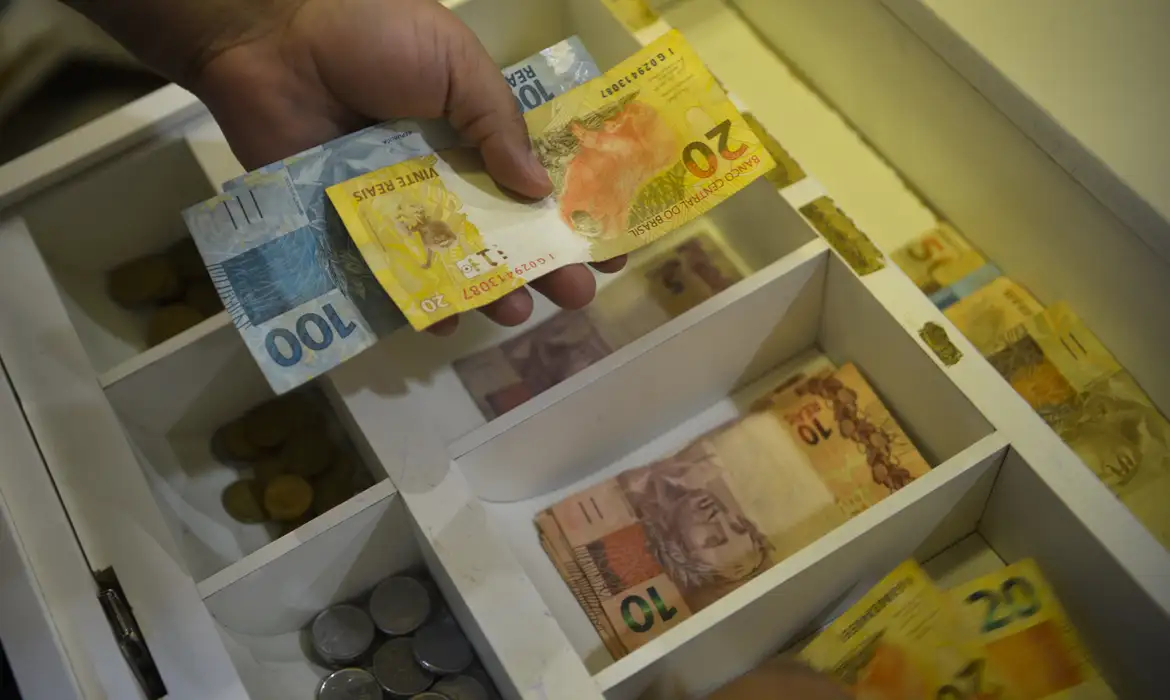 No momento, você está visualizando Inflação usada para corrigir salários acumula 4,11% em 12 meses