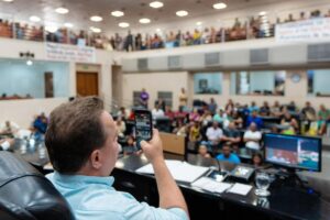 Leia mais sobre o artigo Max Russi articula solução humanitária para evitar despejo de milhares de famílias em Cuiabá